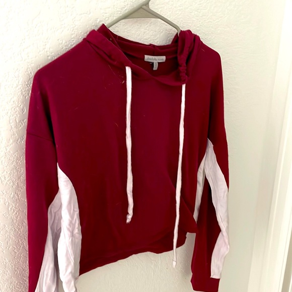 cropped red & white sweatshirt! - Picture 4 of 4